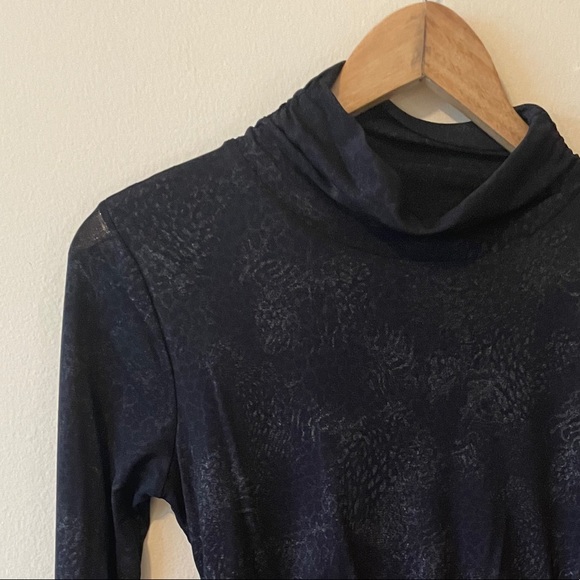 Kenneth Cole Reaction Ruched Sides Mockneck Top - Picture 3 of 9